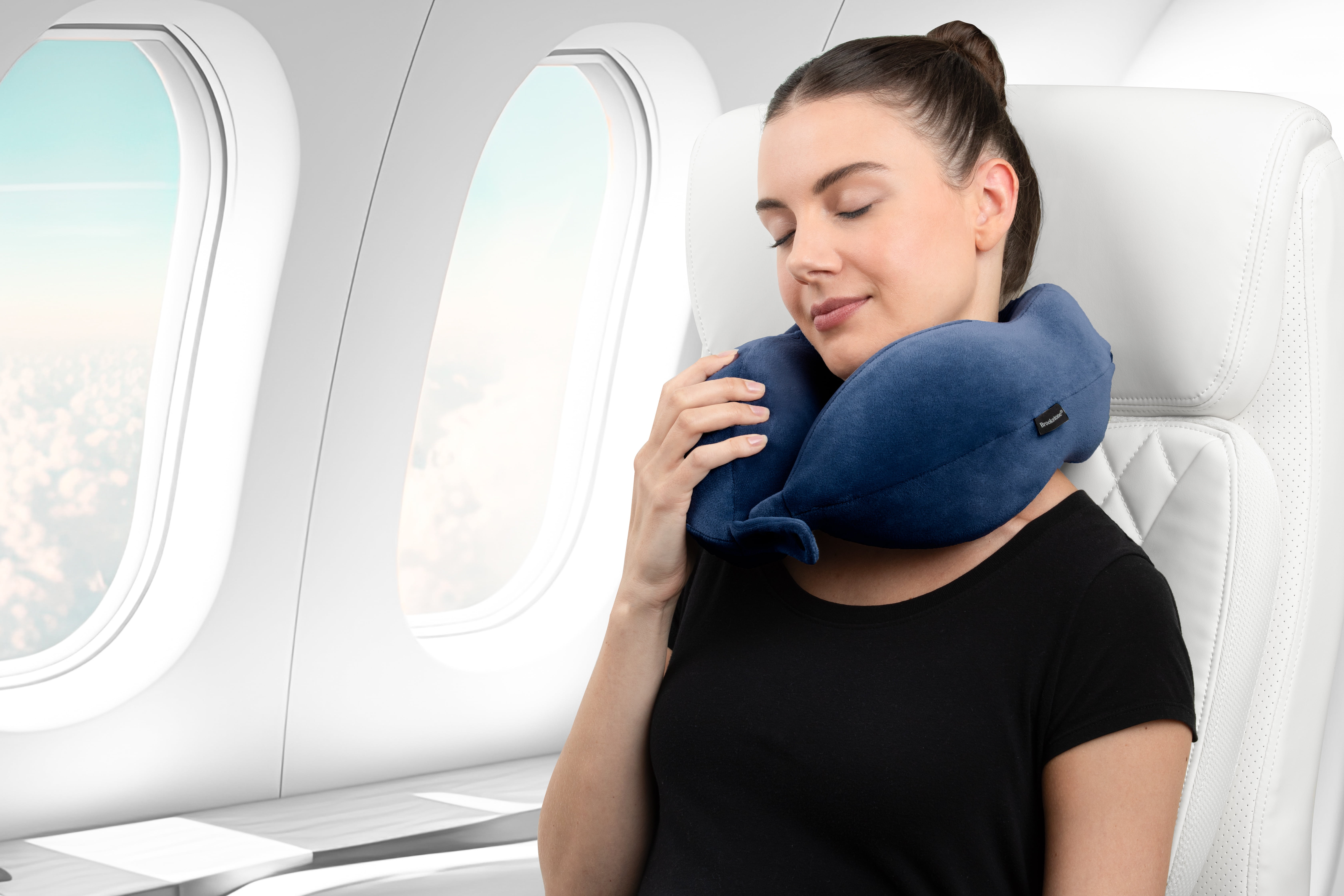 Brookstone Ergonomic Lightweight Travel Pillow with Contoured Memory Foam Head & Neck Support and Washable Cover  (图4)