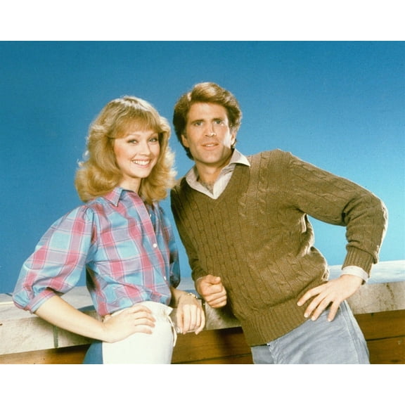 Cheers first season pose Shelley Long Ted Danson as Sam & Diane 8x10 photo