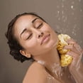 thumbnail image 5 of Tiras largas de nailon frotando toalla de baño, baño antirrayas y espuma frotando abundantemente la tira trasera, el adulto va al baño de piel muerta frotando, 5 of 5