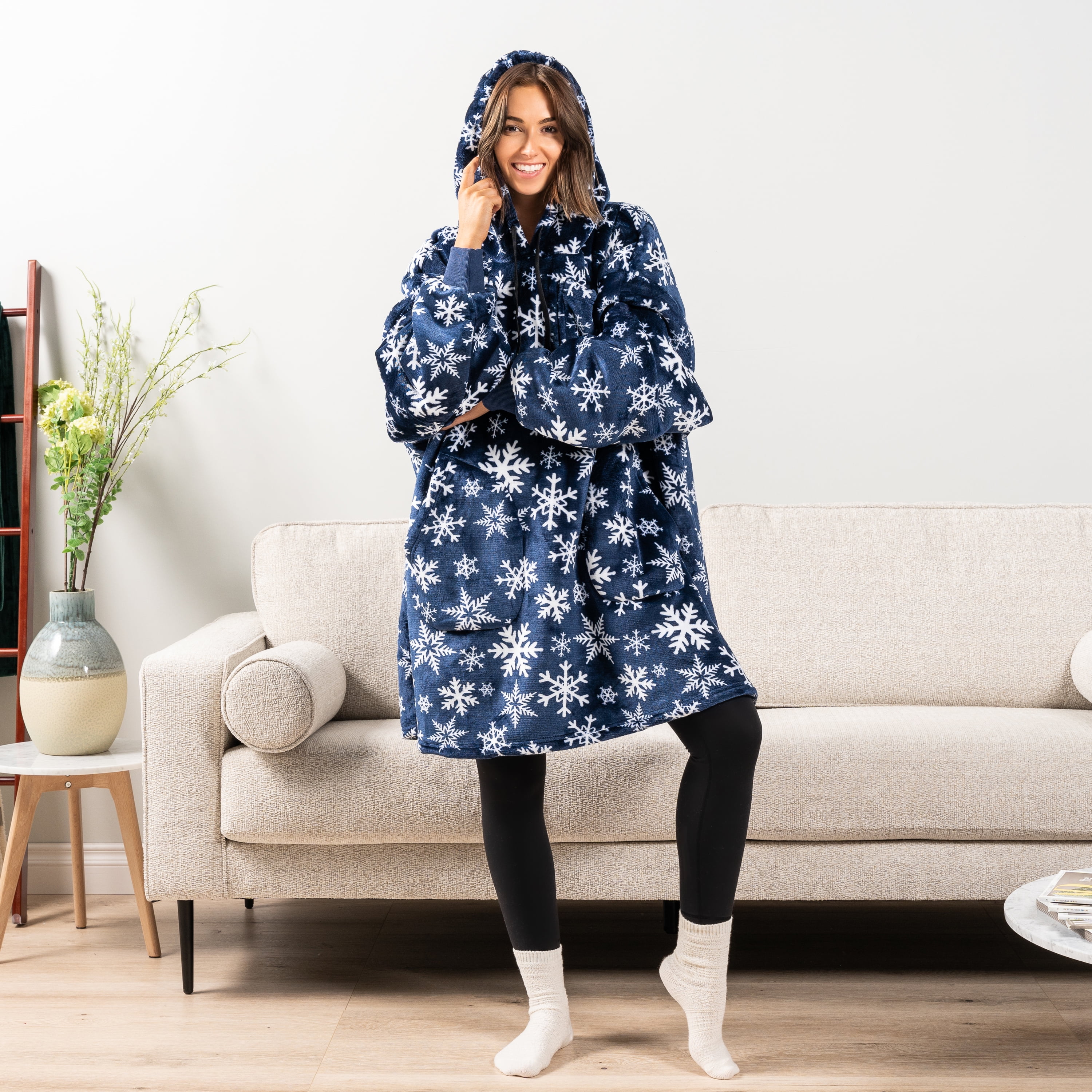 PAVILIA Blanket Hoodie for Women Blue, Sherpa Wearable Blanket Men, Cozy Oversized Sweatshirt Blanket, Warm Fleece Hooded Blanket Sweater with Sleeves and Two Big Pocket, Blue Snowflake