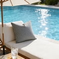 thumbnail image 1 of Fundas de almohada impermeables para exteriores con estampado clásico de cuadros para patio, piscina, jardín y sofá: fundas decorativas para cojines con textura tejida, fáciles de limpiar., 1 of 6
