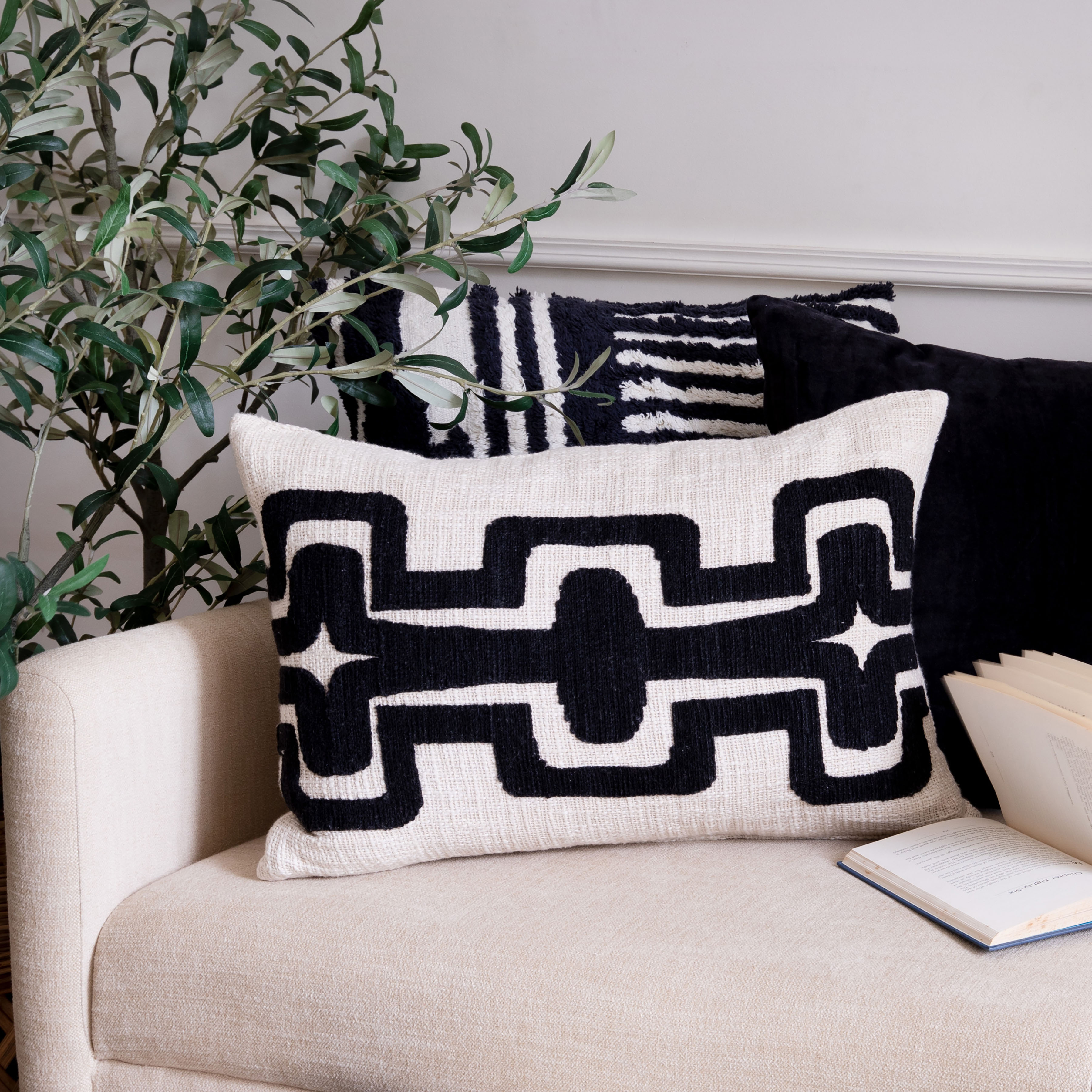 Ox Bay Onyx/ivory Stacy Garcia Geometric Handmade Decorative Indoor Throw Pillow