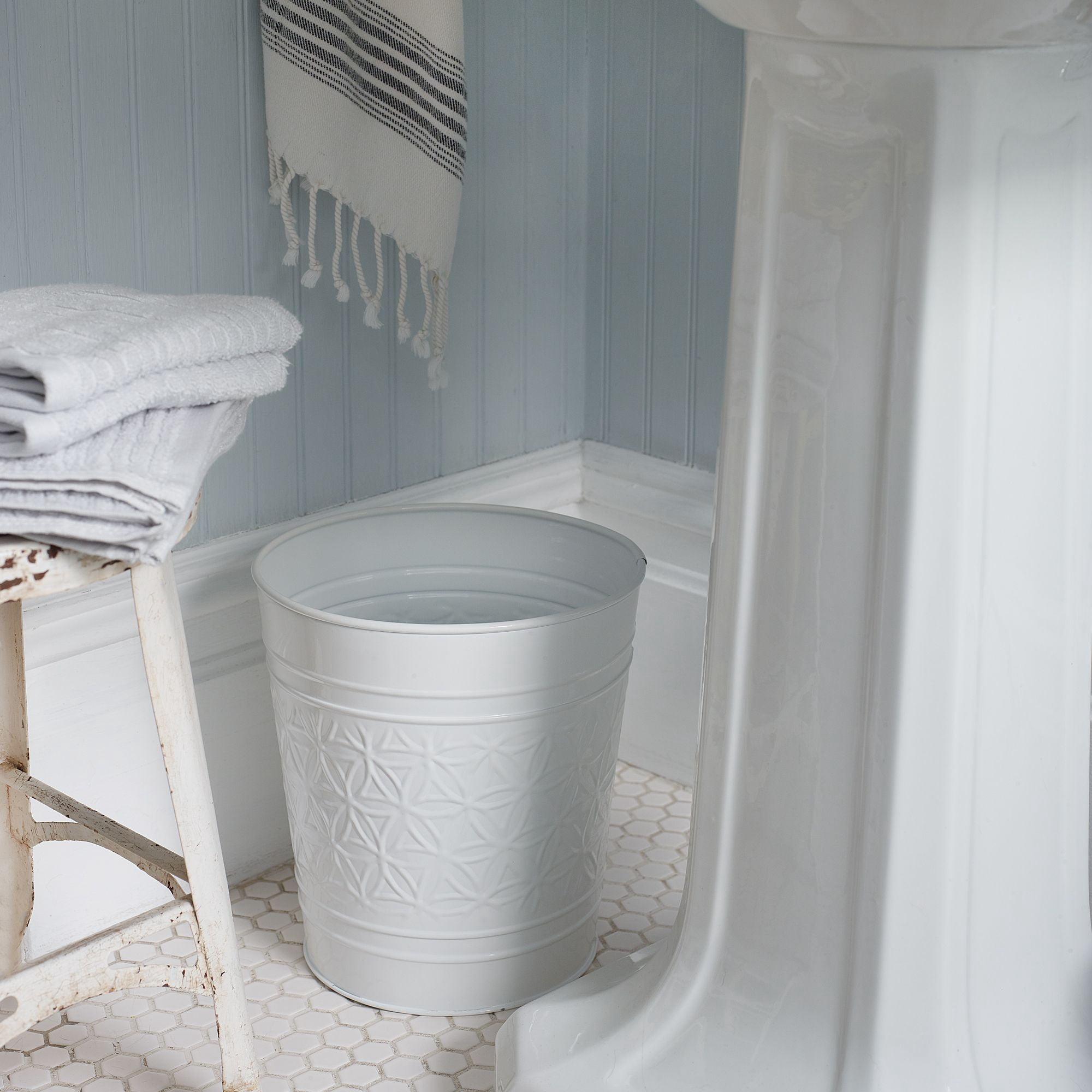 Autumn Alley 2-Piece White Metal Bathroom Set – Trash Can and Toilet Brush with Holder, Farmhouse Embossed Design