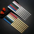thumbnail image 3 of Xiao Hua 2 pares de palillos reutilizables de acero inoxidable para cocinar y comer, dorados y verdes., 3 of 5