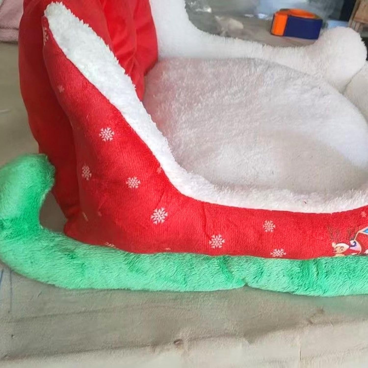 Jubipavy Pet Bed Bed For Cats Christmas Sleigh Dog Bed Festive Cozy Insulated Nests For Winter Holiday Puppy Animals Calming Sleeping Cats Cold Weather Nights Cozy Indoor