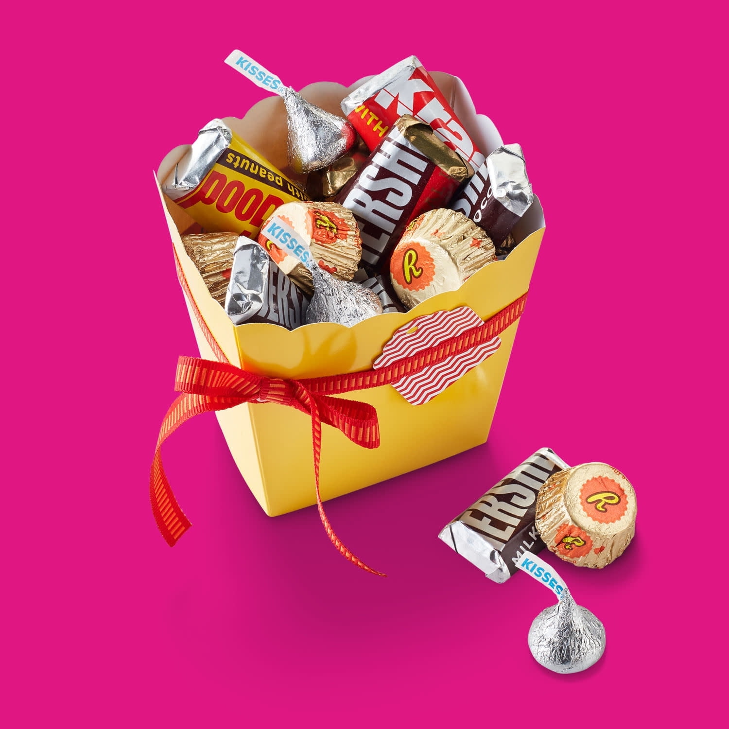 Hershey's and Reese's Miniatures Assorted Chocolate Candy, Family Pack 15.1 oz