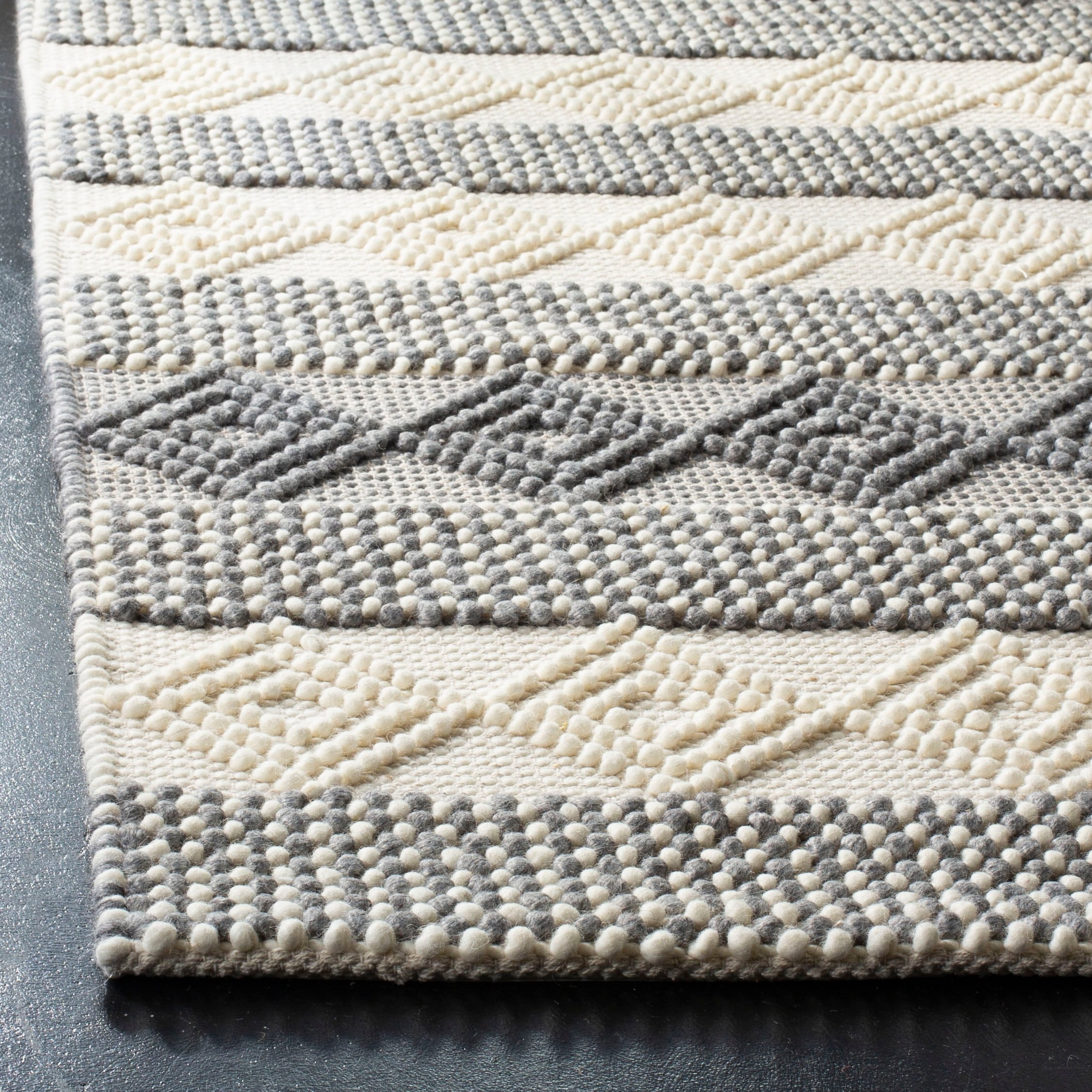 SAFAVIEH Natura Tamsen Geometric Striped Runner Rug, Grey/Ivory, 2'3" x 6'