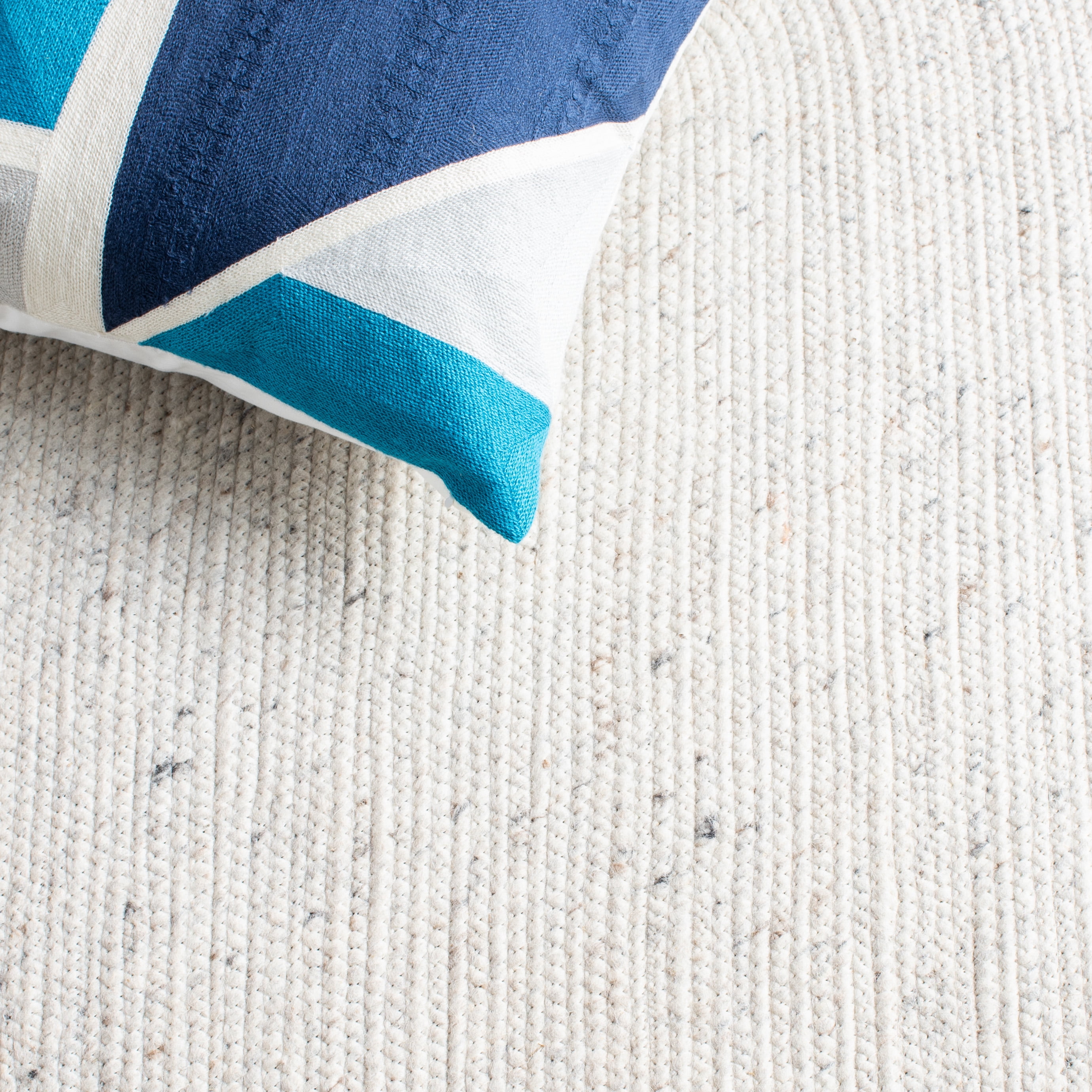 SAFAVIEH Braided Stephen Bordered Reversible Area Rug, Ivory/Blue, 5' x 5' Round