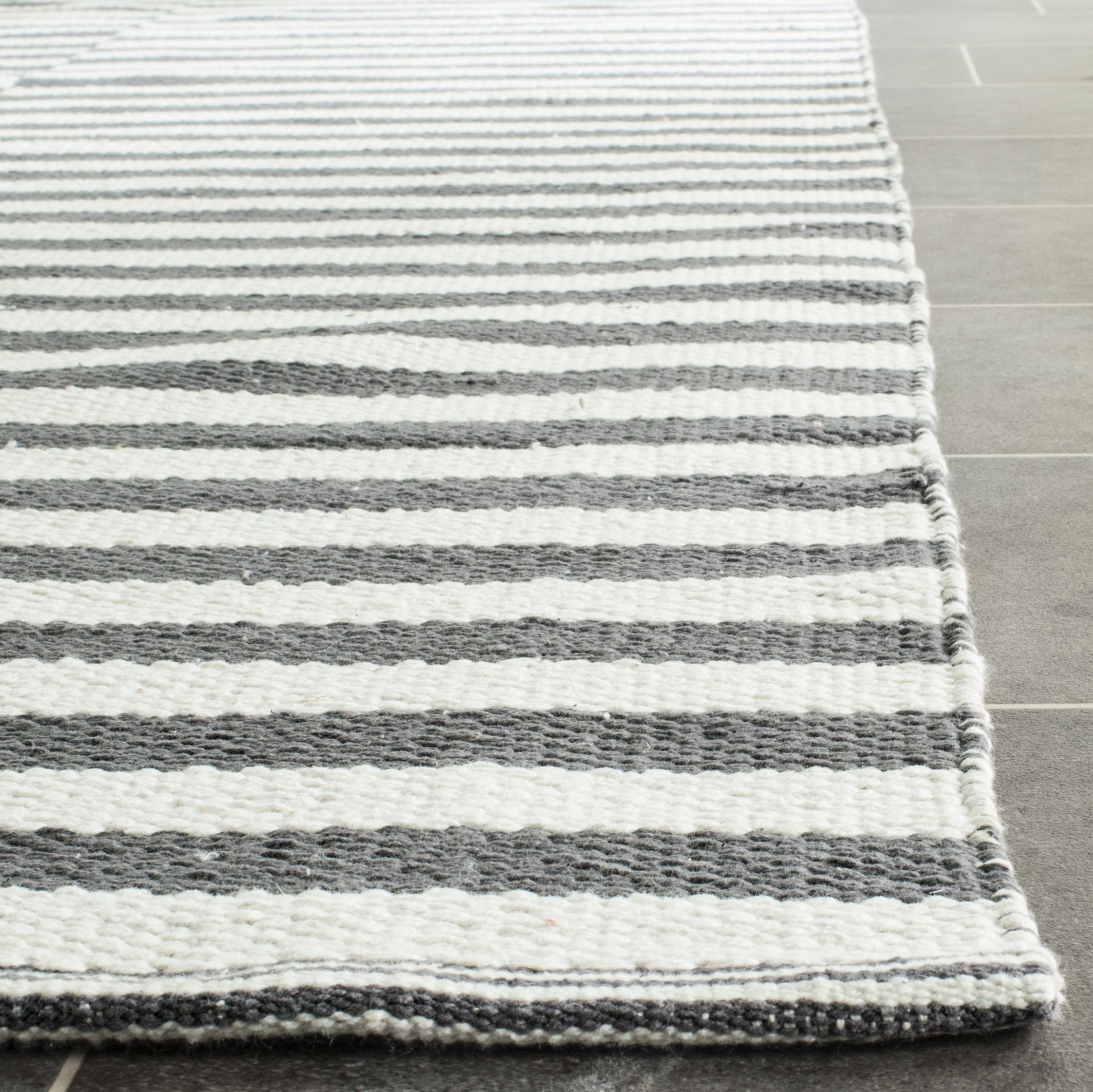 SAFAVIEH Montauk Raeyln Geometric Cotton Area Rug, Ivory/Grey, 4' x 4' Square