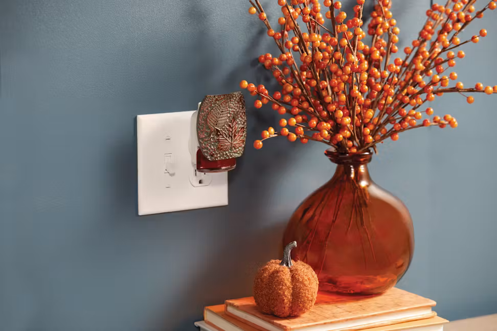 thumbnail image 4 of Yankee Candle Hammered Leaves Scent-Plug Diffuser Unit with an Enchanted Orchard Home Fragrance Electric Refill, 4 of 4