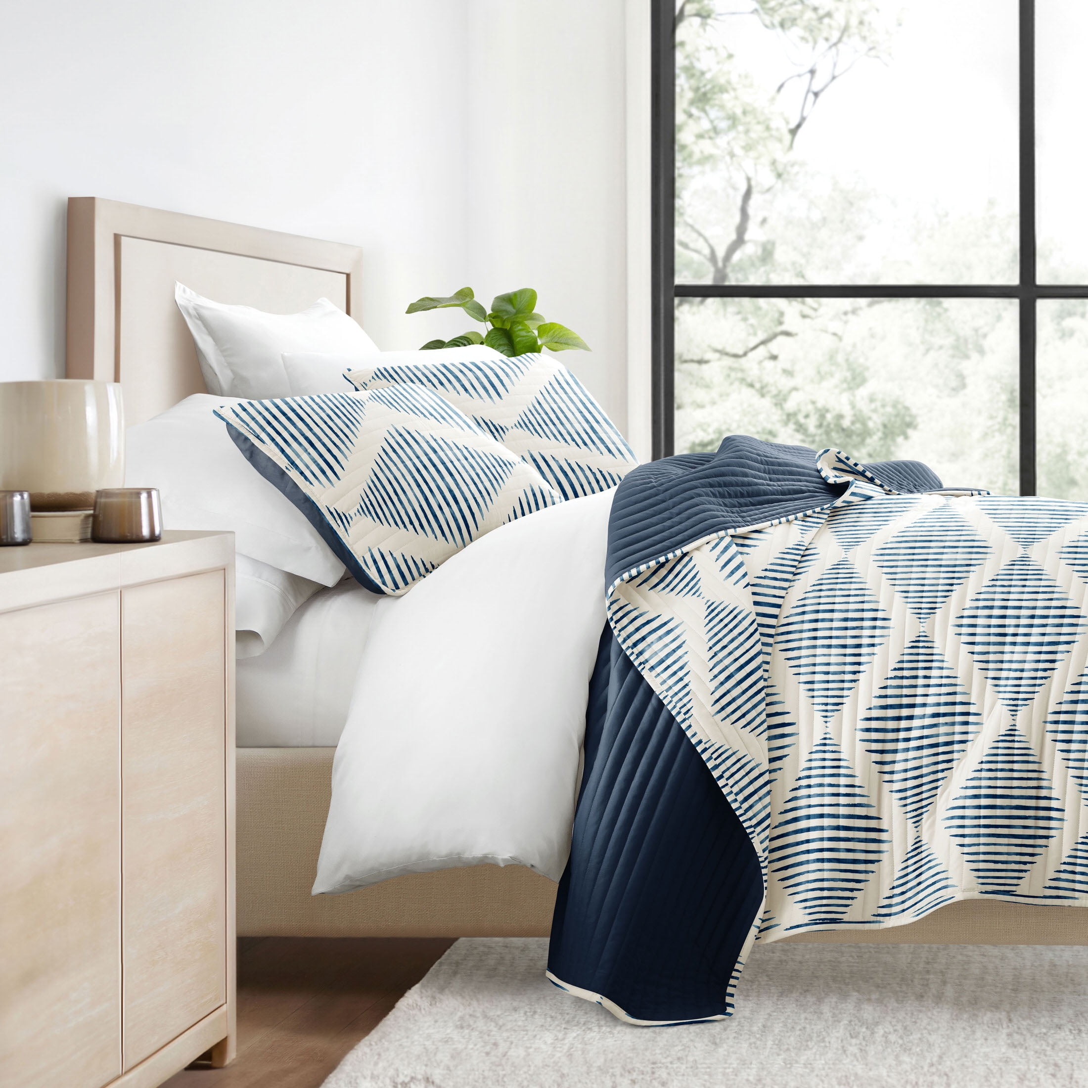 Ultra Soft Lightweight Quilt Sets in Distressed Diamond Navy for Twin/TwinXL Bedding by Comfort Canopy