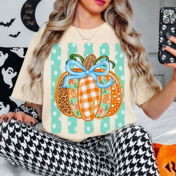 Coquette Pumpkin Bow Fall T-Shirt, Cute Pumpkin Graphic Tee, Comfort Colors Autumn Shirt, Retro Thanksgiving Halloween Apparel Gift for Her - Ivory, S