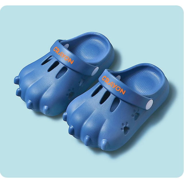 3d dinosaurio garras niños zapatillas nuevo verano niños niñas zapatillas antideslizante niños playa zapatos bebé casa sandalias niños chanclas / longitud interior 20 cm / azul Sandalia zueco azul con puntera 3D en forma de garra, correa trasera ajustable con texto naranja CRAYON, ranuras de ventilación y huellas en el lateral, suela plana antideslizante; vista 3/4 sobre fondo claro. Longitud interior 20 cm; suele usarse para playa y uso casual infantil.