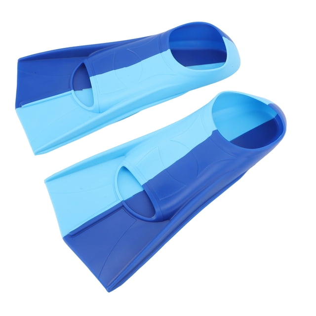 aletas de natación antideslizantes de silicona azul, 2 colores, para buceo, braza, 2 uds. Par de aletas de silicona bicolor azul en vista cenital; pala corta con talonera cerrada y textura antideslizante visible, diseñadas para mejorar la patada en brazada y buceo recreativo; suelen utilizarse también para entrenamiento en piscina.