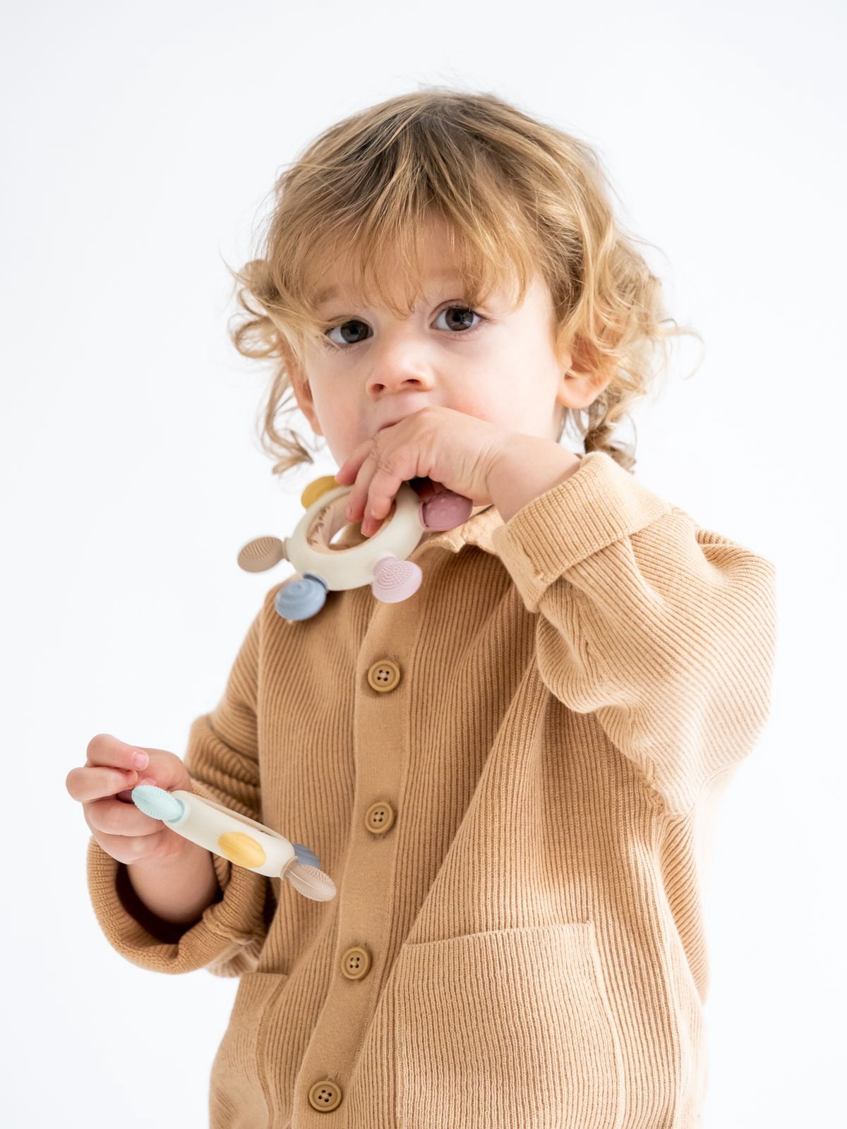 SARO Beechwood & Silicone Pink Teether - Natural Teething Relief Toy for Baby Development 12-18 Months