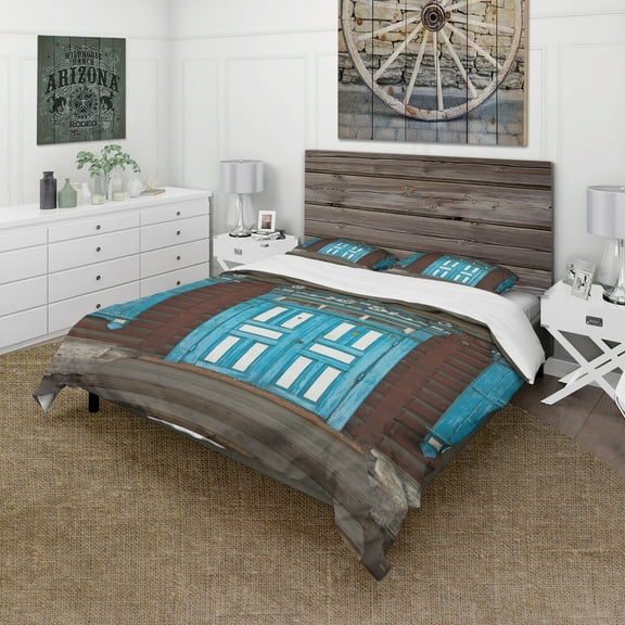 Designart 'Wood Carvings On Wooden House Door' Vintage Duvet Cover Set