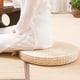 thumbnail image 1 of Alfombrilla para asiento de silla, cojín de hierba, alfombrilla para el suelo, Yoga Zen, almohada redonda hecha a mano con tejido de paja para jardín, comedor, sala de estar, decoración del hogar, 1 of 9