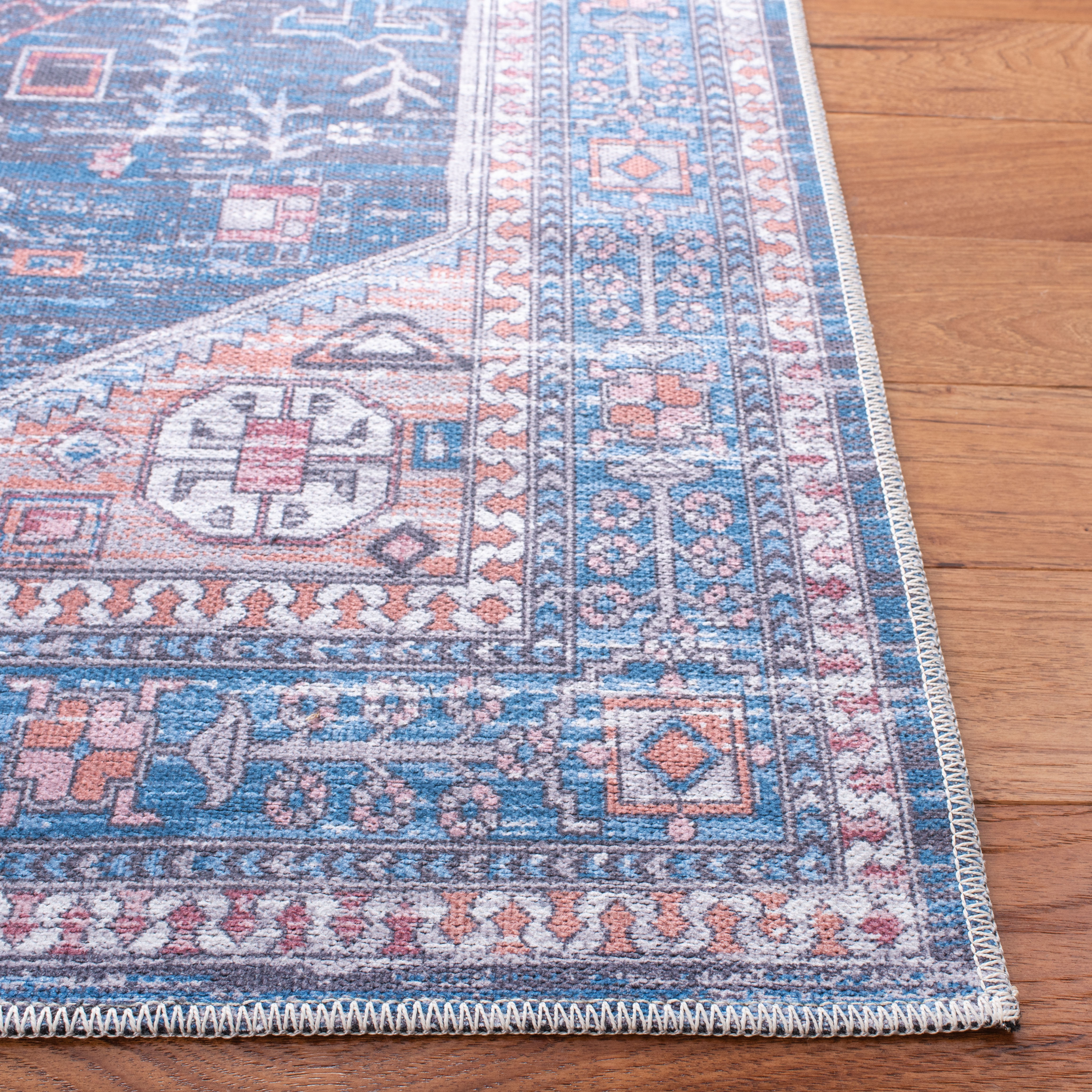 SAFAVIEH Serapi Collection SEP513M Blue / Ivory Rug
