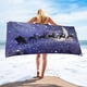 thumbnail image 2 of Toalla de playa de microfibra para hombres y mujeres, toalla de playa de renos, Papá Noel, vista nocturna de Navidad, natación, secado rápido, decoración del hogar, regalo para niños, 2 of 4