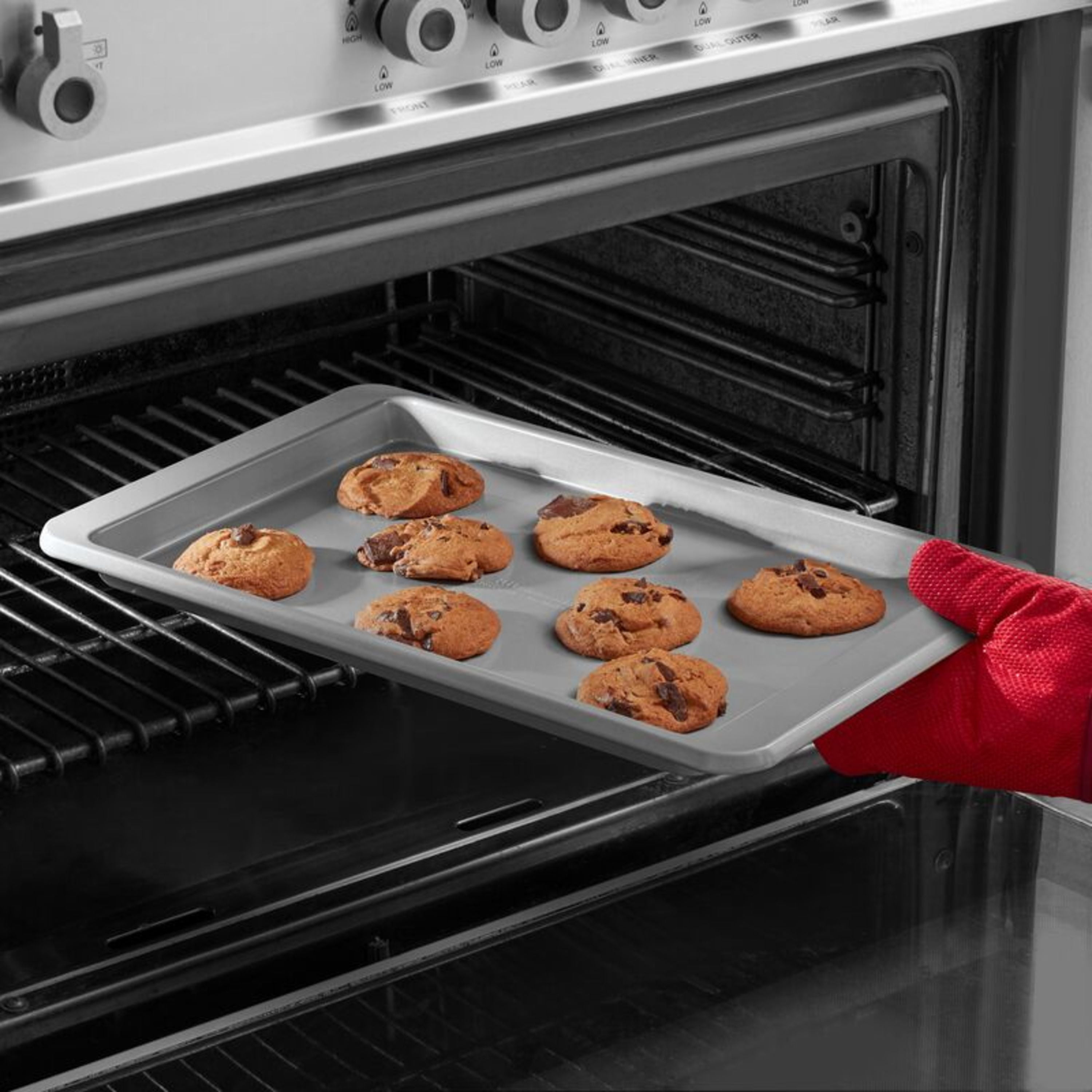KitchenAid Nonstick 10 x 15 in Cookie Slider with Extended Handles for Easy  Grip, Aluminized Steel to Promoted Even Baking, Dishwasher Safe,Contour
