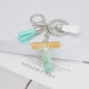 thumbnail image 2 of Llavero de letras con borlas verdes | Colgante de cristal acrílico | Lámina de oro, pegamento en gota, joyería de piedra engrosada | Amuleto de bolso con estilo, accesorio para mochila | 1 pieza, 2 of 2