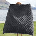 thumbnail image 2 of Manta Bedsure de forro polar gris oscuro a cuadros, 130 x 150 cm, 2 of 6