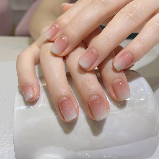 Explosiones con armadura, parches de uñas con destellos de línea larga de lujo y luz francesa, piezas de arte de uñas terminadas