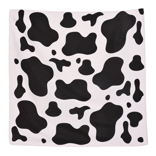 bandana con estampado de vaca beistle accesorio de fiesta 22 x 22 pulgadas. Pañuelo cuadrado blanco con manchas negras irregulares tipo vaca, tejido liso 100% poliéster, vista frontal centrada que muestra el patrón completo; adecuado para fiestas con tema agrícola y también apto como accesorio de disfraz o decoración de mesa.