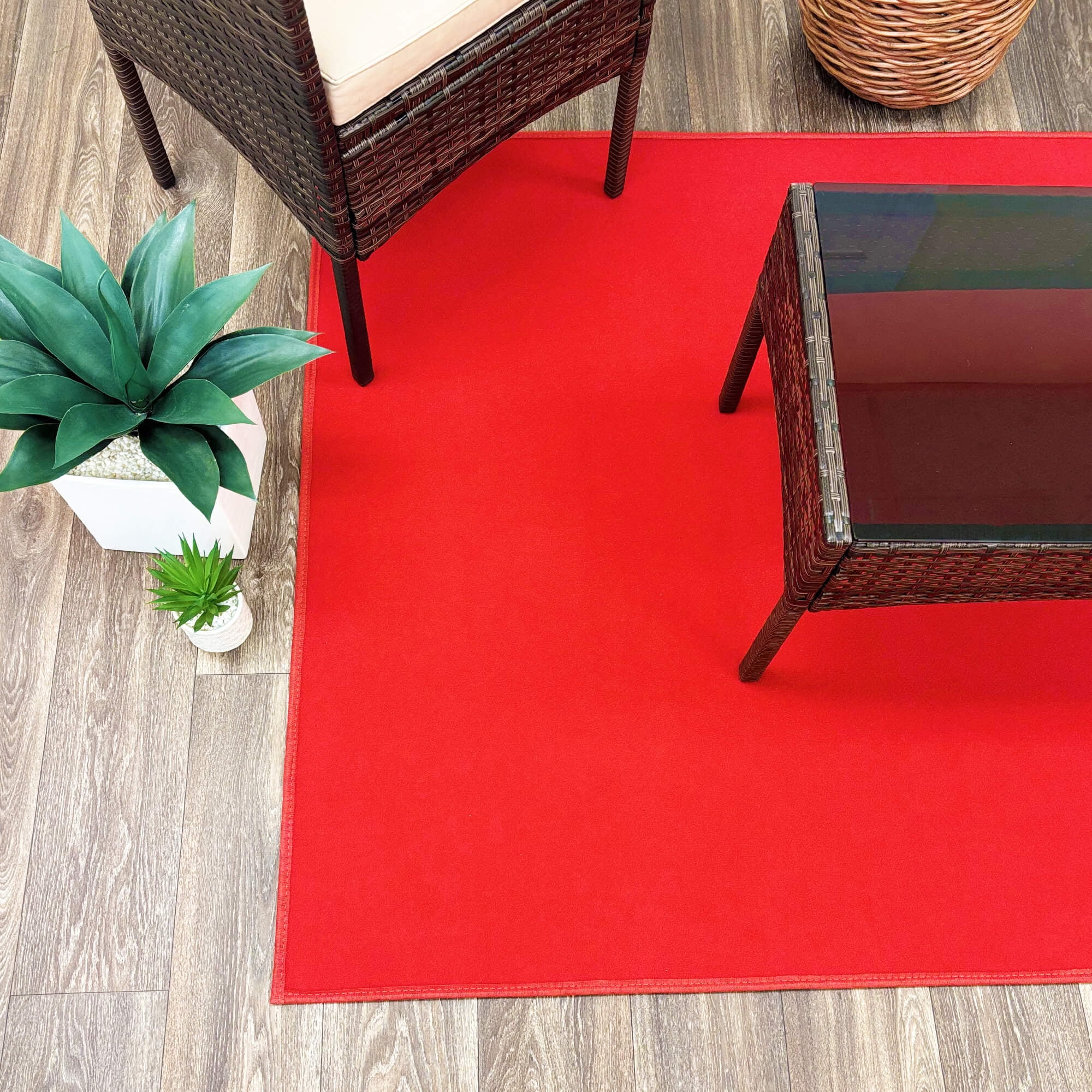 Koeckritz Rugs Economical Bright Red 8' Round Area Rug, Soft & Durable for Indoors/Outdoors
