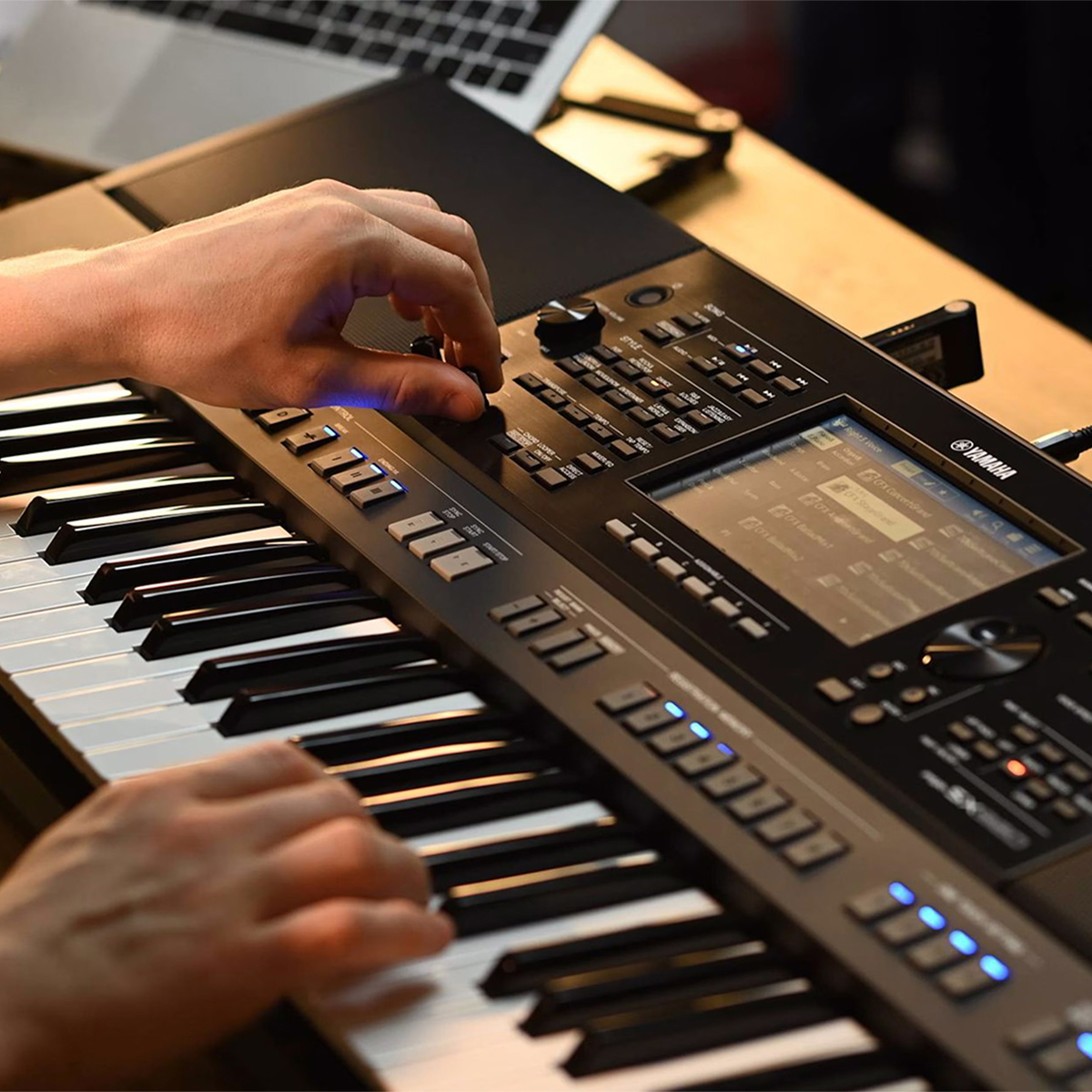 Yamaha PSR-SX920 61-Key High-Level Arranger Keyboard