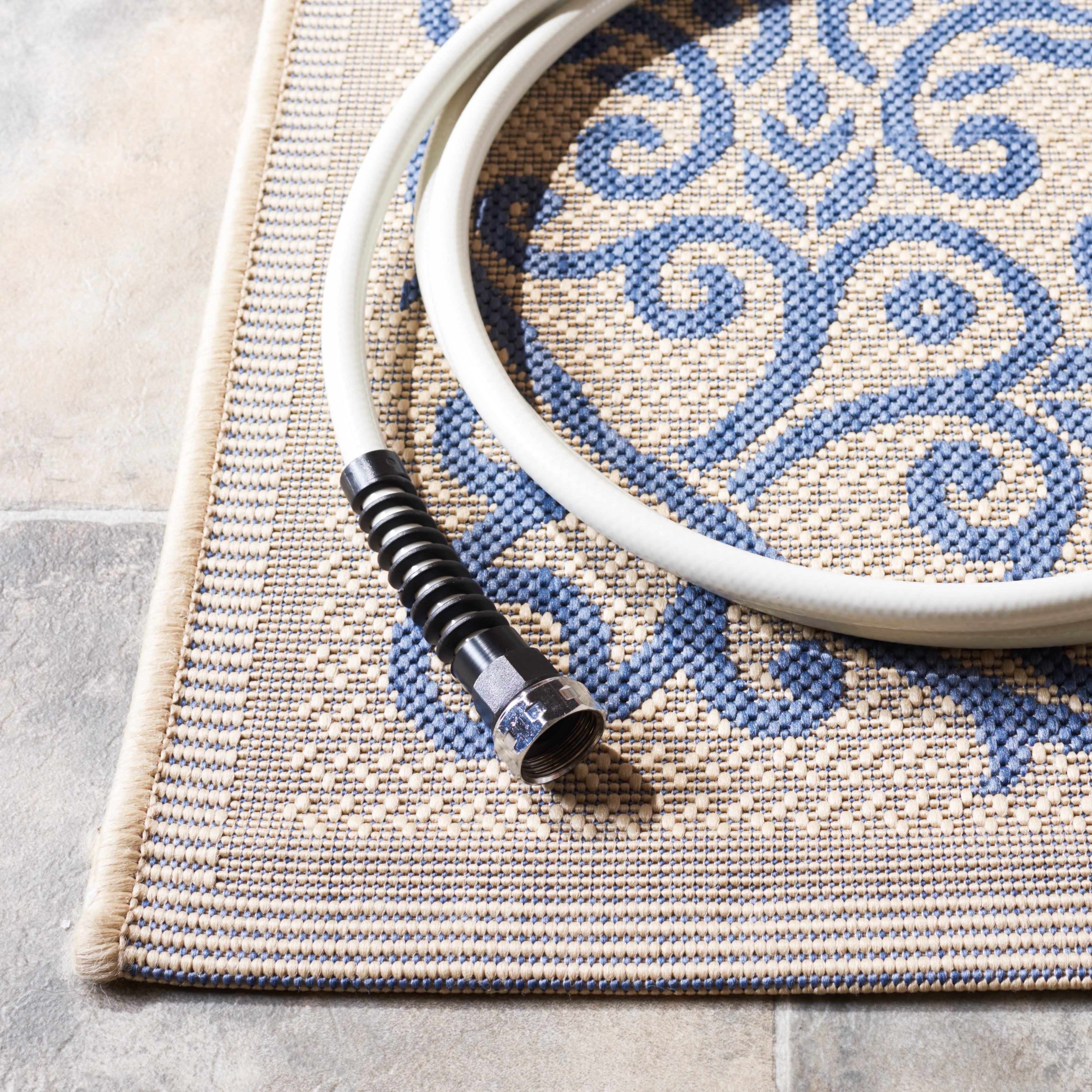 Safavieh Courtyard Ellie Oriental Indoor/Outdoor Area Rug, Natural/Blue, 2' x 3'7"