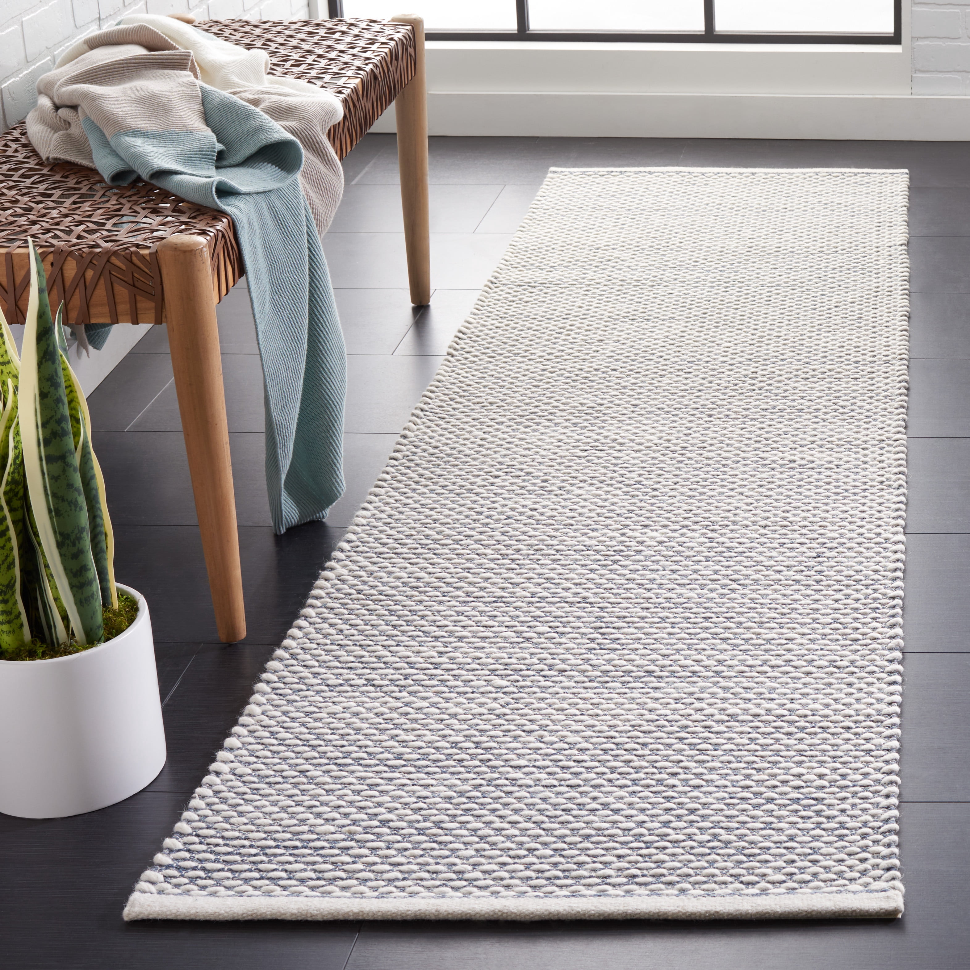 SAFAVIEH Vermont York Solid Runner Rug, Navy, 2'3" x 8'