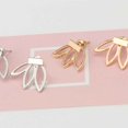 thumbnail image 3 of Qarigey Pendientes de loto huecos de plata dorada, pendientes de tuerca con forma de flor, pendientes para mujeres y niñas Ropa, zapatos y accesorios Miscelánea Oro, 3 of 6