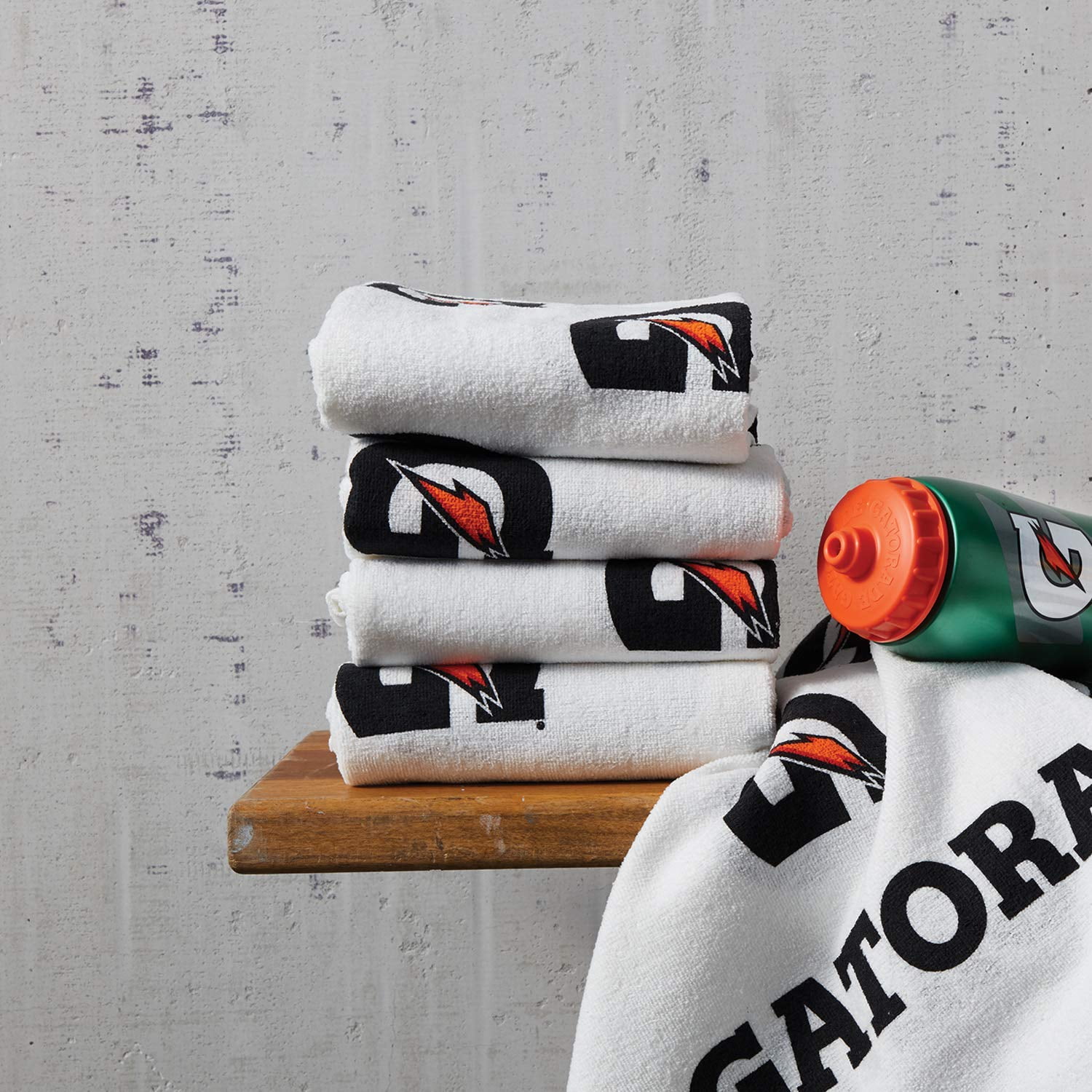 Gatorade Blender Bottle 28oz and Gatorade Sports Towel 16”x25”
