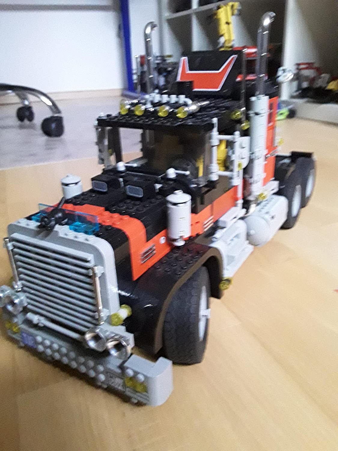 Lego giant online truck