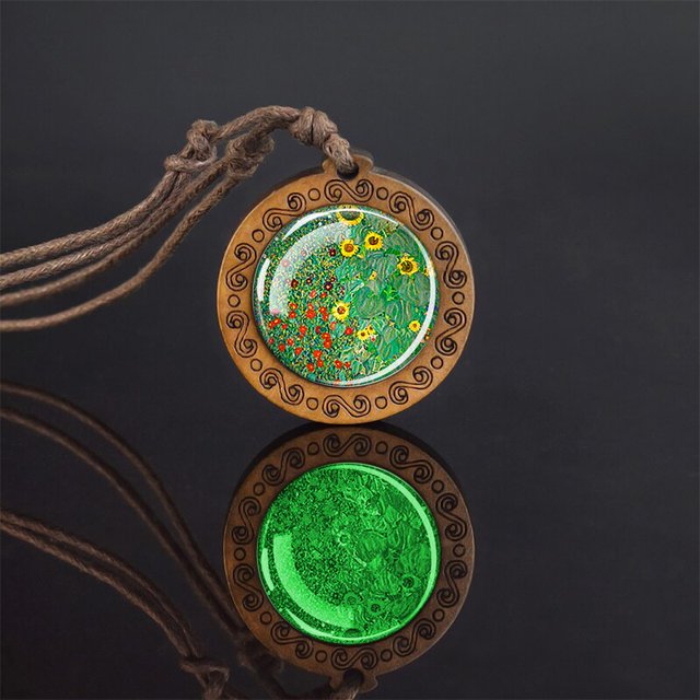 Gustav Klimt The Kiss Luminous Necklace Klimt's Mother and Child Art Necklaces Romantic Valentines Day Gift Wooden Jewelry Gao Jinjia LED