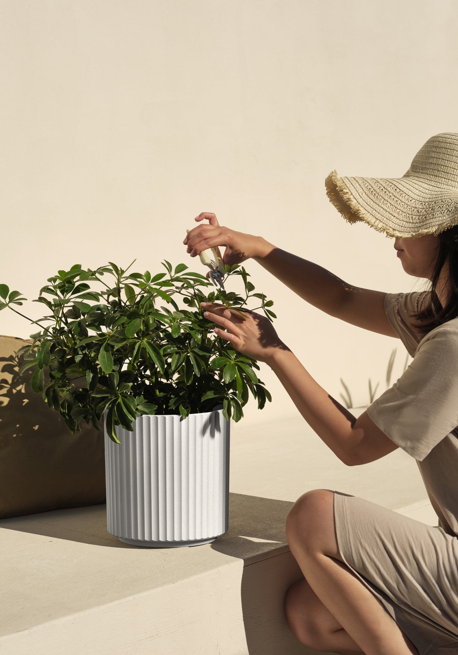 Veradek Demi Series  12" Plastic-Stone Planter - White