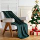 thumbnail image 2 of Manta CAI TENG de forro polar verde, 100% poliéster, 50 x 60 cm, paquete de 6, 2 of 8
