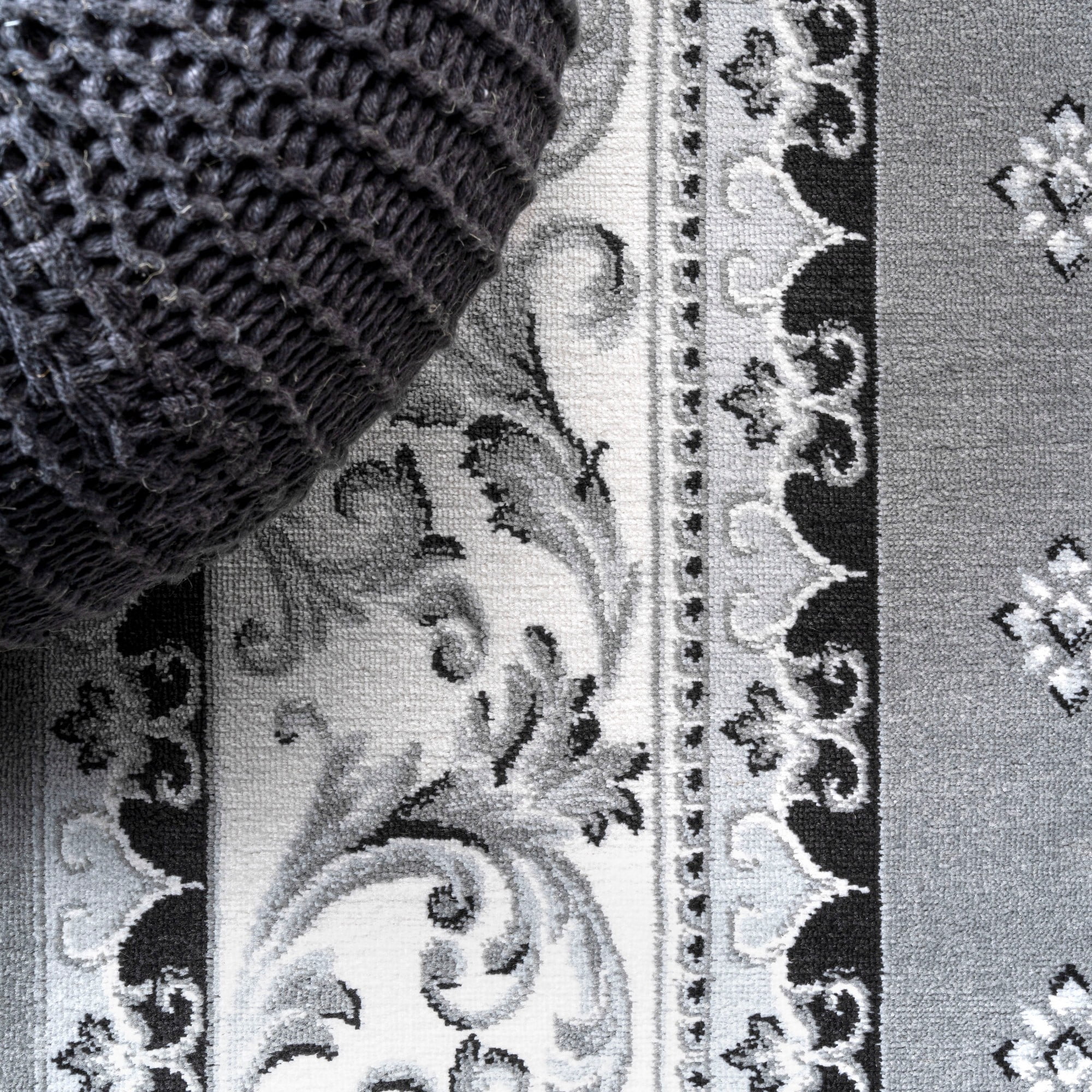 JONATHAN Y MODERN PERSIAN 5 x 8 Area Rug, Acanthus French Border - Gray/Cream, MDP504D-5