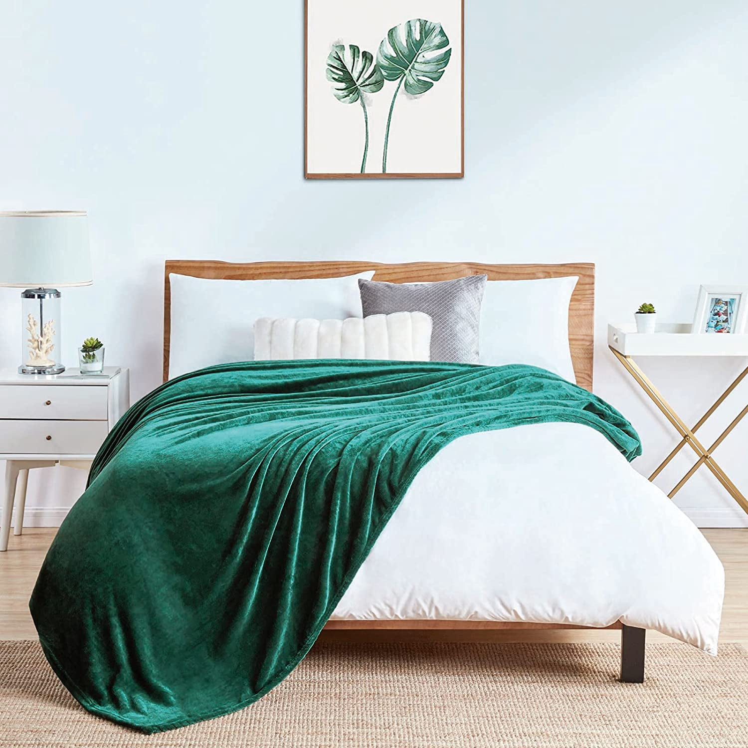 Walensee Ultra Soft Microplush Fleece Throw Blanket, 90" x 108", Emerald Green, Machine Washable