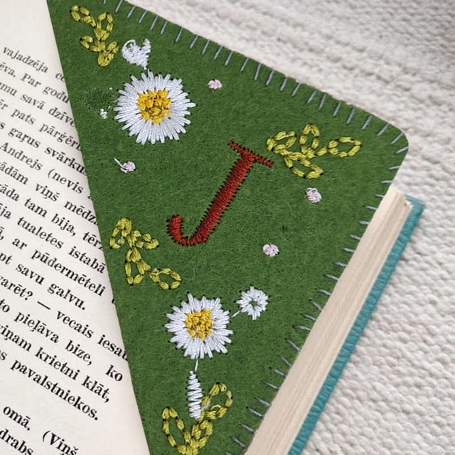 🔖 26 Letters Elegant Hand Embroidered Corner Bookmark Bookmark Decoration Handmade Custom Letter Bookmark Hand Corner Bookmark Easter Crafts for Toddlers