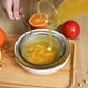 thumbnail image 4 of Tamiz de malla fina, colador y tamiz de acero inoxidable de alta calidad, con estructura reforzada y mango resistente, ideal para tamizar, filtrar, escurrir y enjuagar verduras, pastas y té 22 cm, 4 of 6