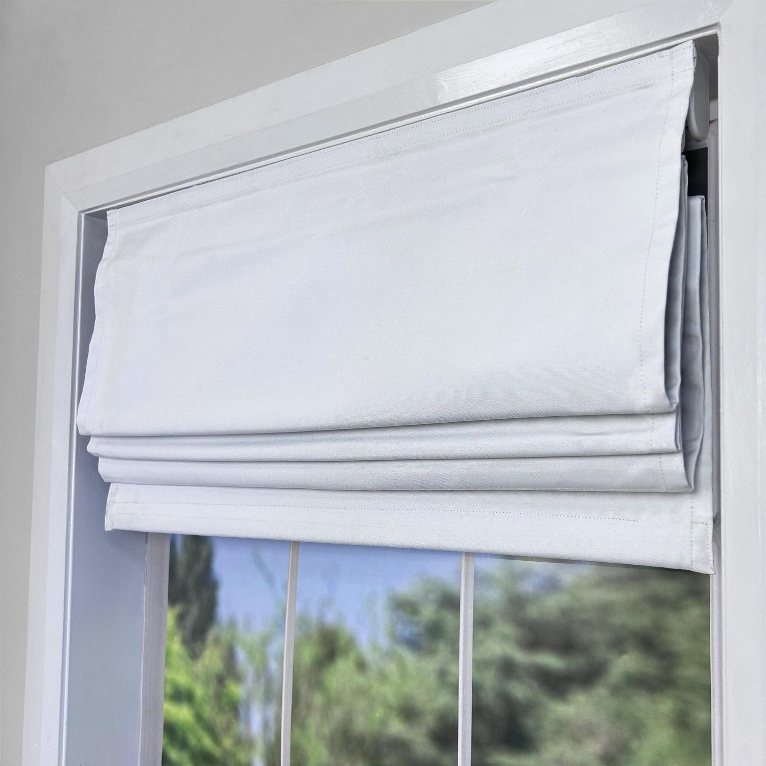 Versailles' Octavia Cordless Roman Shades (27in x 63in)