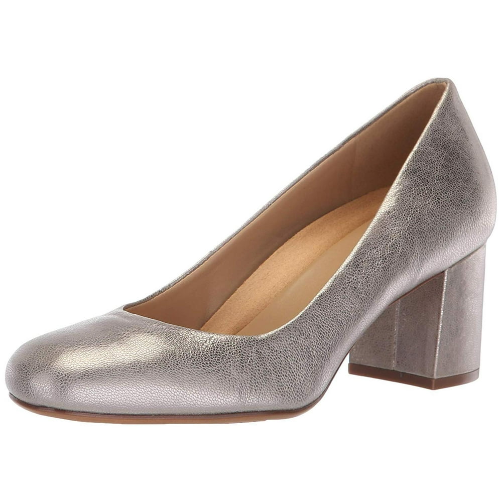 très vivier metal buckle pumps