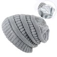 thumbnail image 4 of Gorros de punto de invierno para hombres y mujeres, doble capa, gorros de invierno, capó, interior de satén, estilo minimalista (blanco) Rojo Verde, 4 of 4