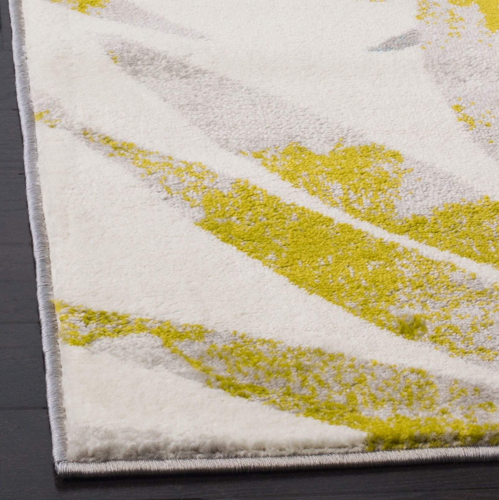 SAFAVIEH Skyler Bosworth Floral Area Rug, Grey/Green, 5'1" x 7'6"