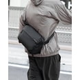 thumbnail image 3 of MARK RYDEN Bolso Cruzado para Hombre 6L, Bolso de Hombro Tipo Mensajero de Nylon Resistente Al Agua con Hebilla Magnética, Compartimento para Tablet de hasta 10 Pulgadas, Negro, 3 of 6
