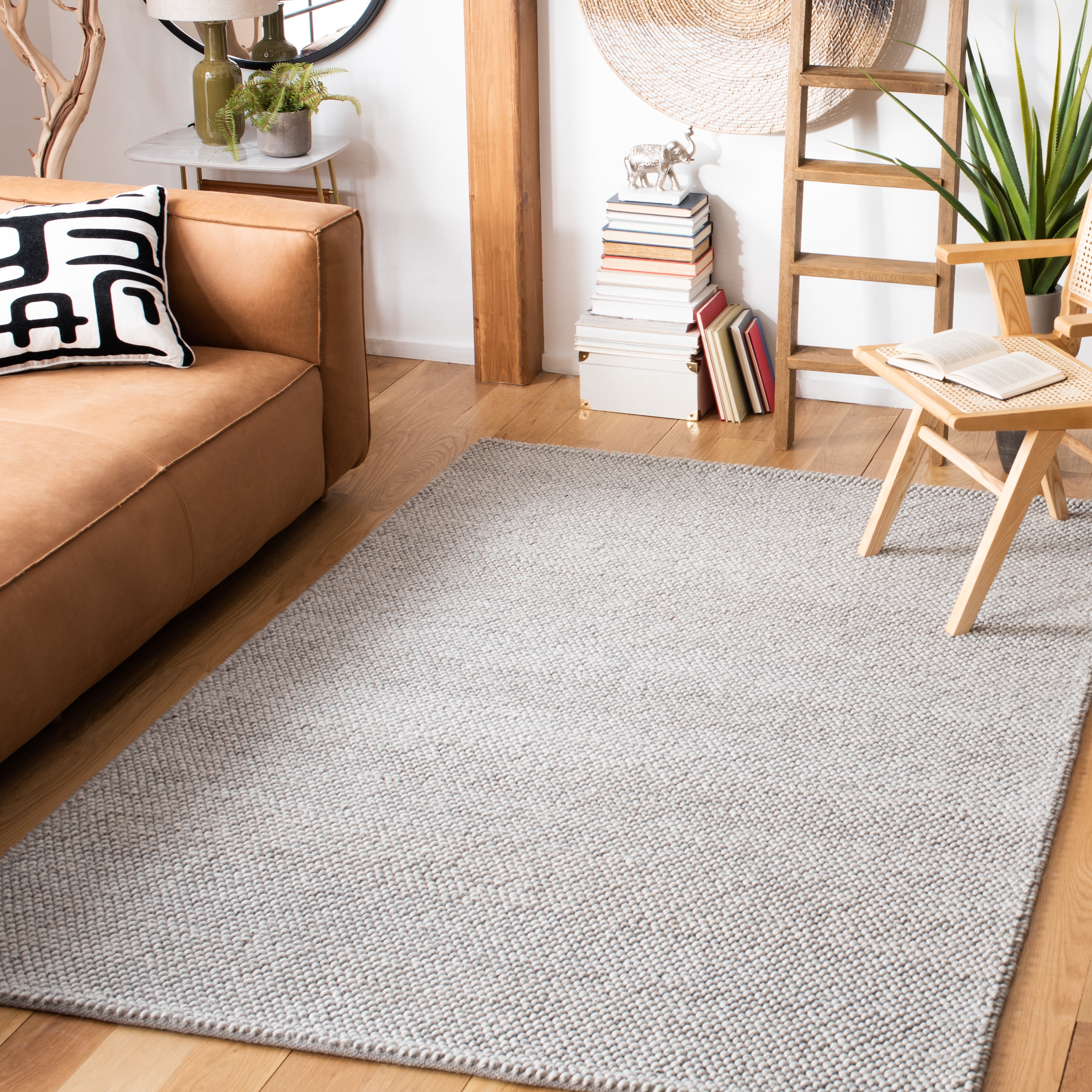 SAFAVIEH Natura Willoughby Distressed Area Rug, Silver, 5' x 8'