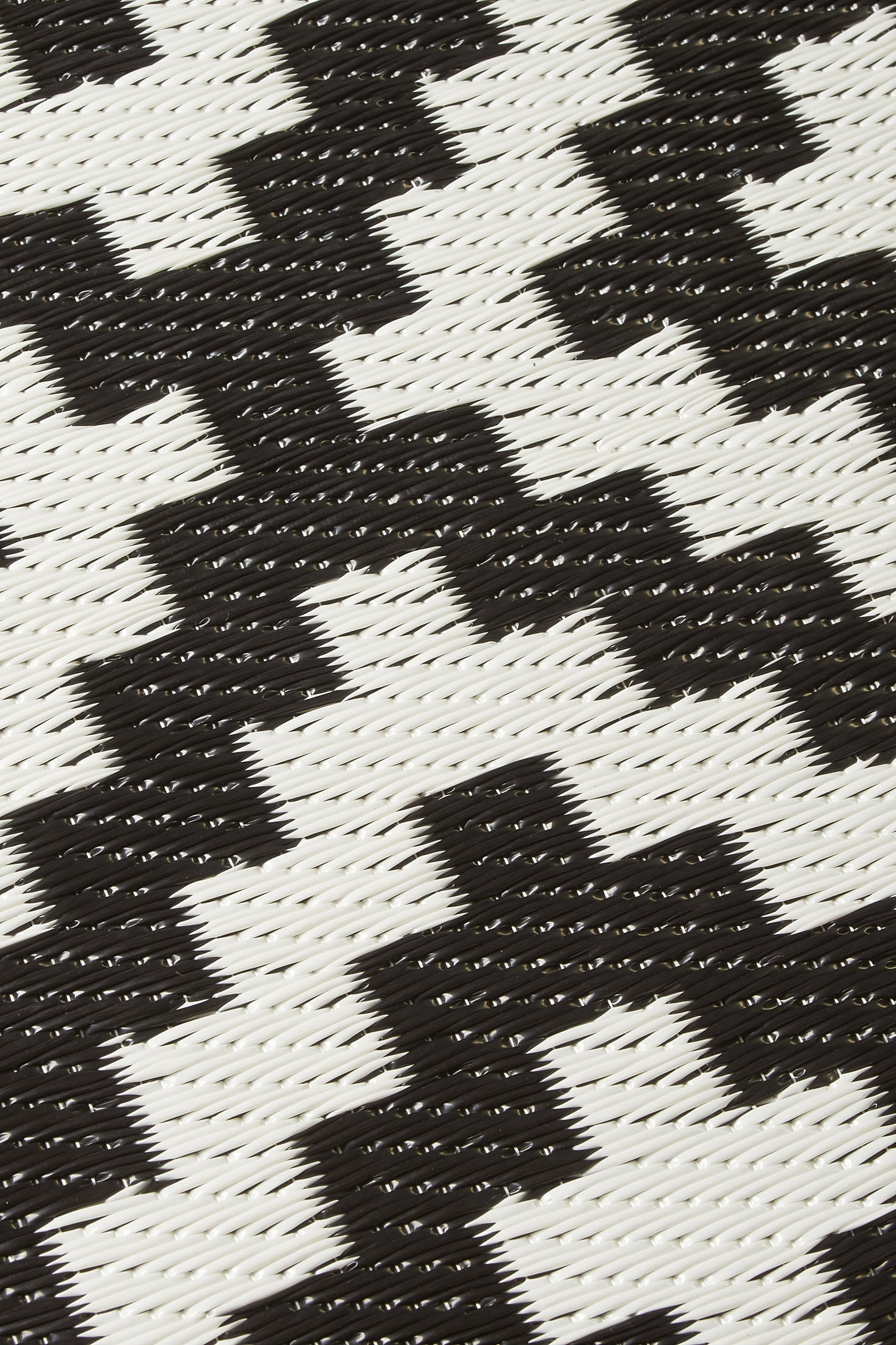 FH Home Outdoor Rug - Waterproof, Fade Resistant, Reversible - Premium Recycled Plastic - Geometric - Large Patio, Deck, Sunroom, RV, Camping - Aztec - Black & White - 4 x 6 ft Foldable