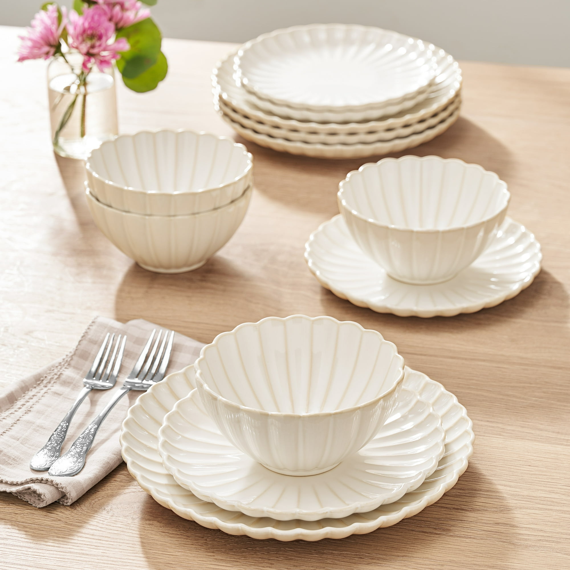 Photo courtesy of Walmart.com, Walmart is the exclusive retail partner for the Pioneer Woman home and kitchen collection.